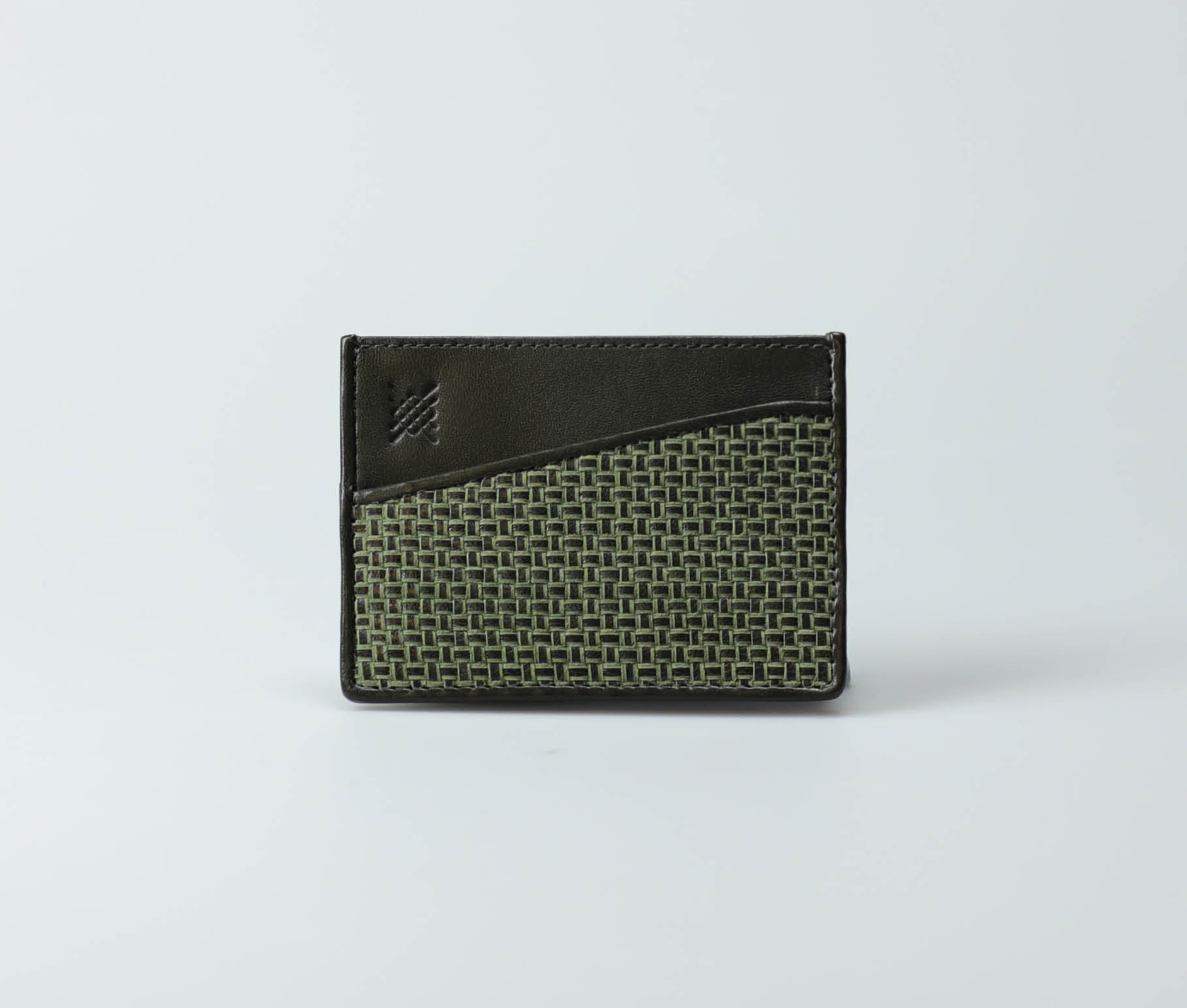 dark-green-men-cross-weave-cardcase-zhi-tresse-1 woven leather card holder